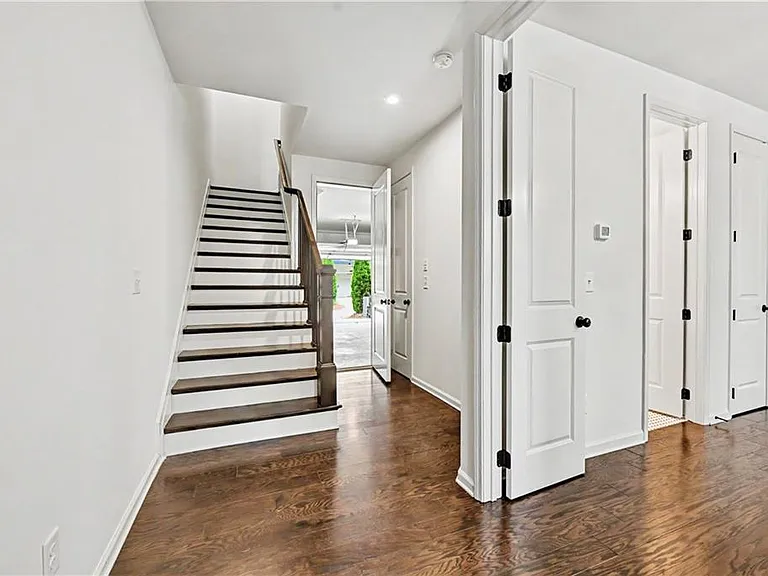 16 Lochurst Ln — Photo 6