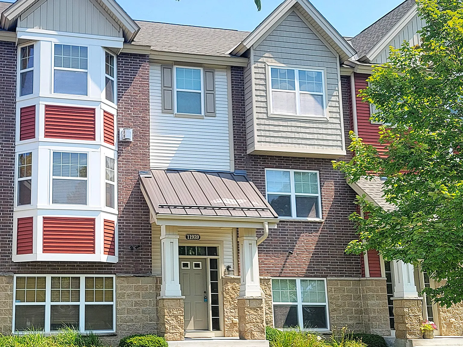 3 bed, 1636 sqft, $2,295 — Photo 1
