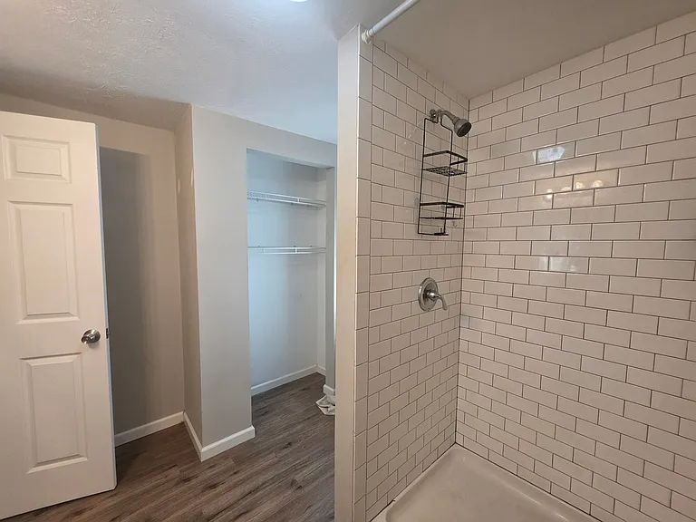 454 Kling St — Photo 17