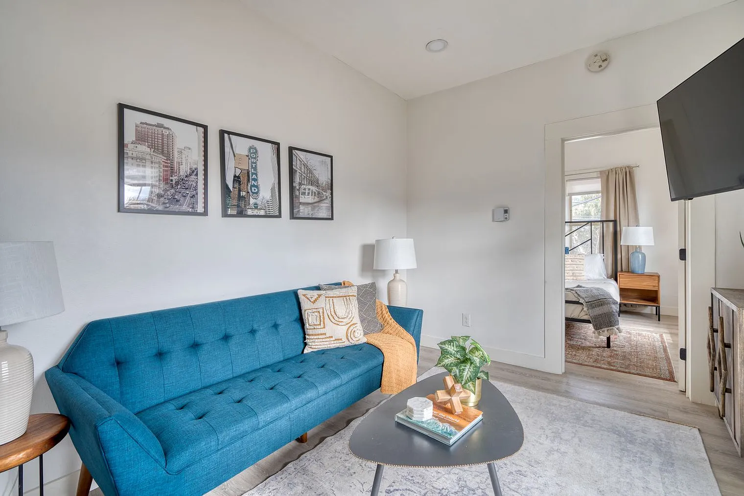 1 bed, 1.0 bath, 495 sqft, $2,411 — Photo 2