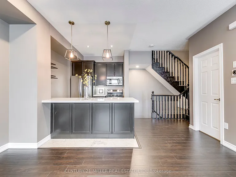 2435 Greenwich Dr #24 — Photo 5