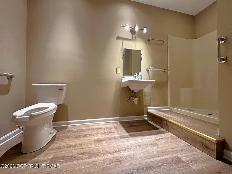 808 Interchange Rd — Photo 5