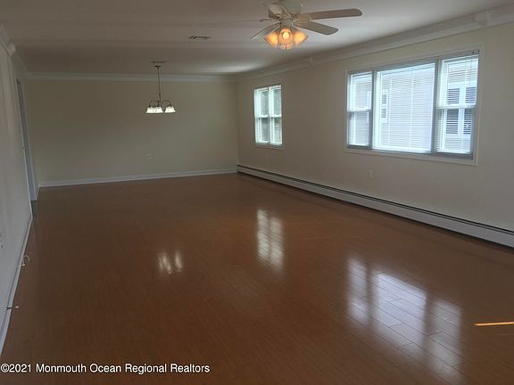 5th image of 25 Doral Dr