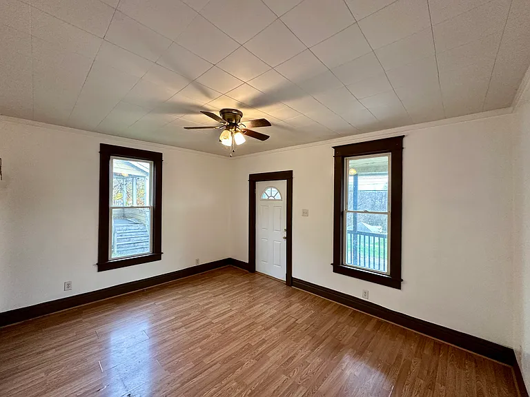 154 Elmwood St — Photo 3