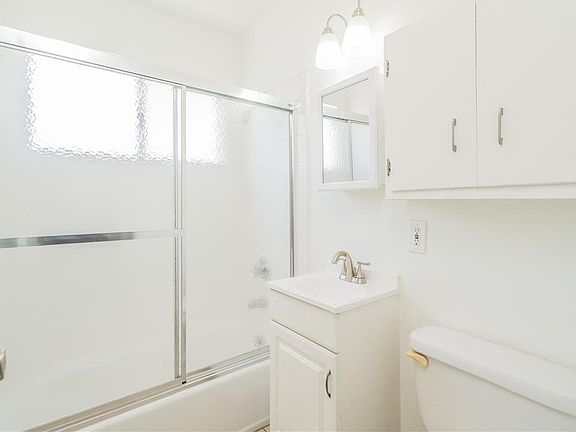 Long Beach bathroom