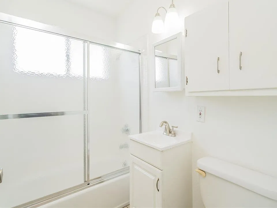 Long Beach bathroom