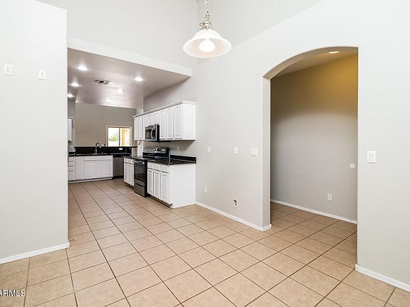 5th image of 42479 W SOMERSET Drive