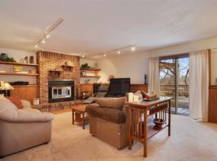 530 High Knoll Dr, Cedarburg, WI 53012