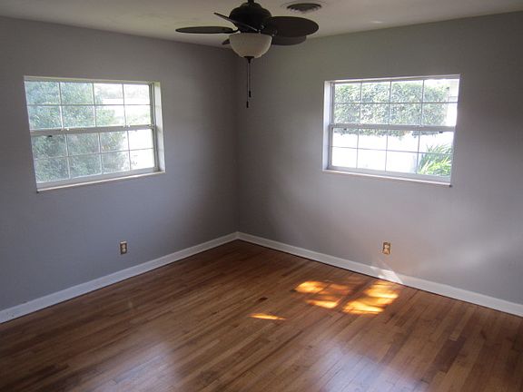 4th image of 922 Baltimore Dr