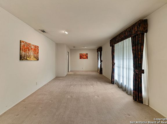 2nd image of 606 Fawndale Ln