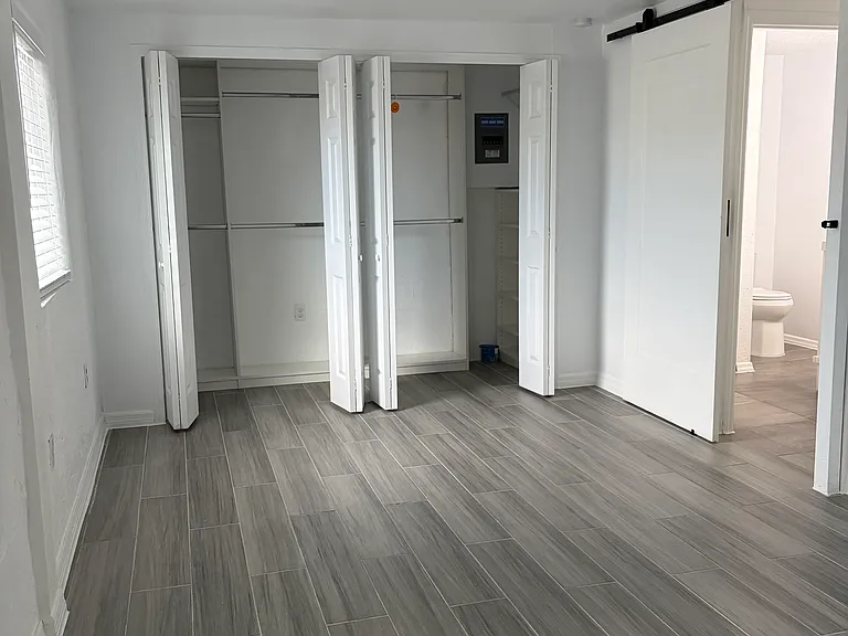 Bedroom & Closet