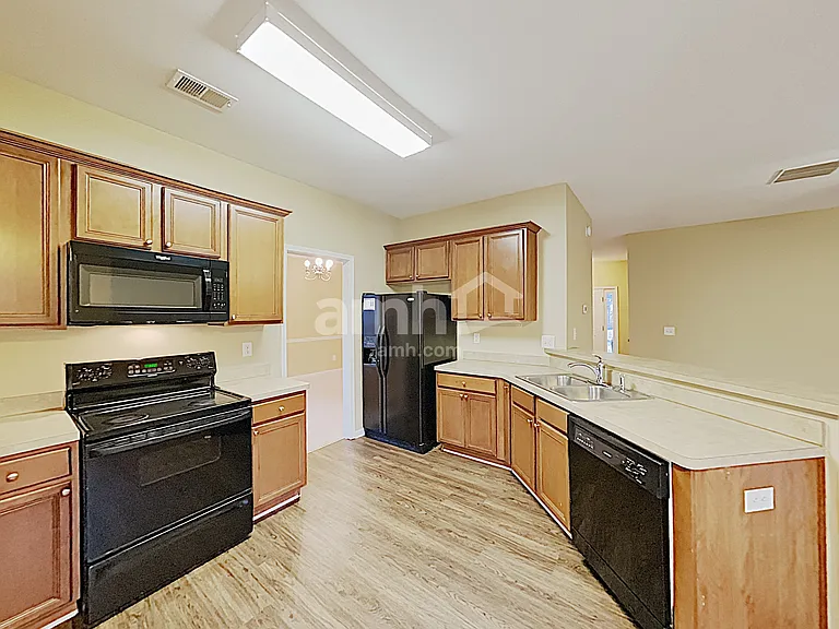 492 Winter Haven Ln — Photo 4