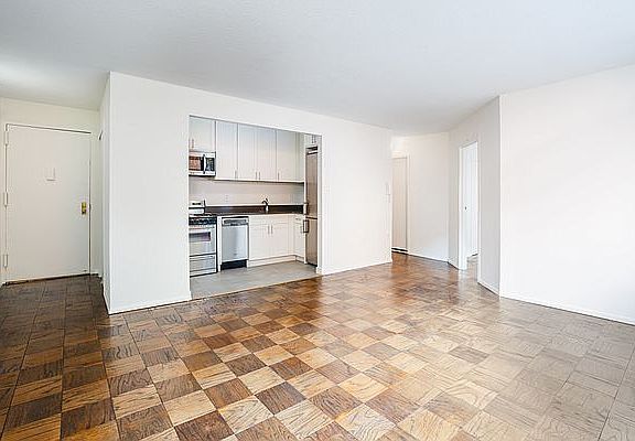 4th image of 250 W 19th St APT 12B