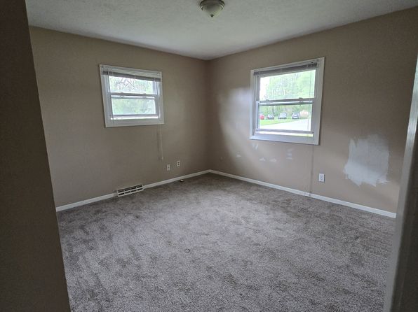 3096 & 3098 Jackson Dr, Barberton, OH 44203