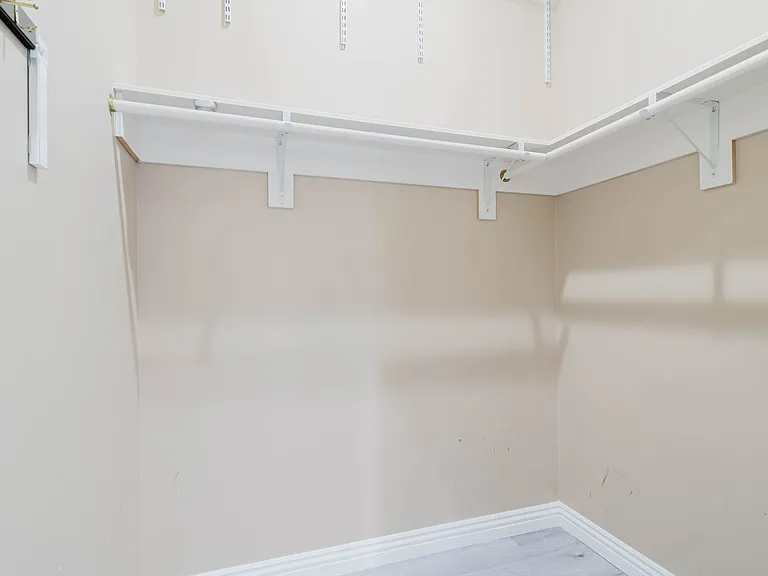 17908 Califa St — Photo 27