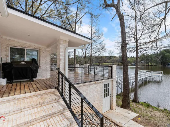 506 W Lake Devernia Rd, Longview, TX 75604