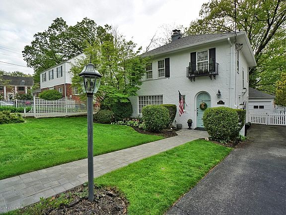 2nd image of 80 Conyingham Ave
