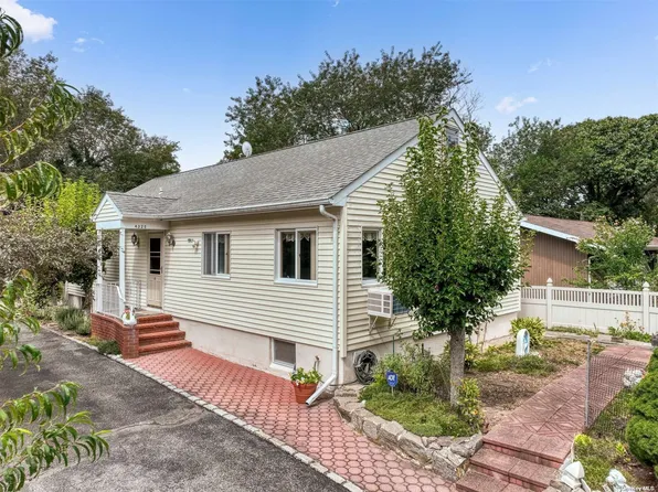 4325 Stars Rd, East Marion, NY 11939