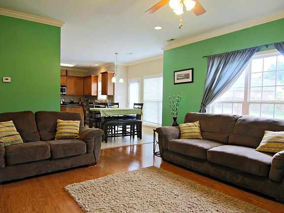 3rd image of 2104 Briarhill Ln