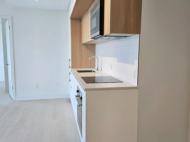322 Dupont St #613 — Photo 17