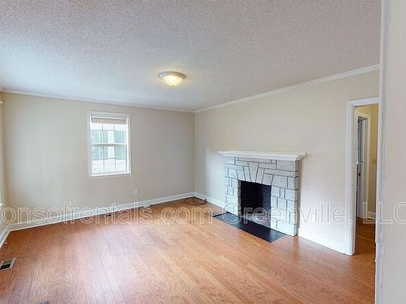 3rd image of 404 Long Hill St