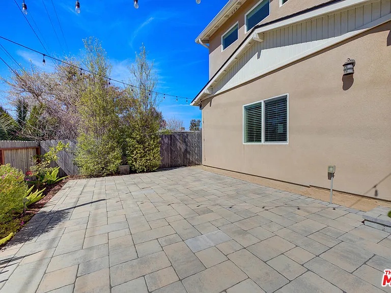 585 Branch St — Photo 26
