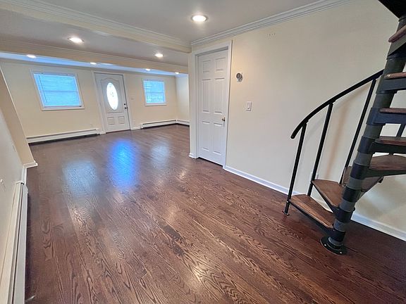 2nd image of 3092 Royal Ave