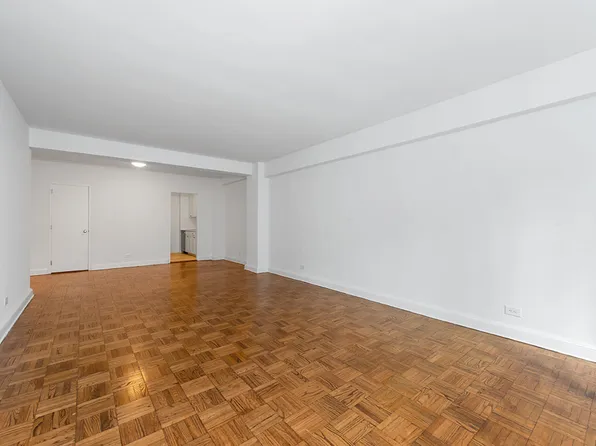 136 East 55th Street image 3 of 7