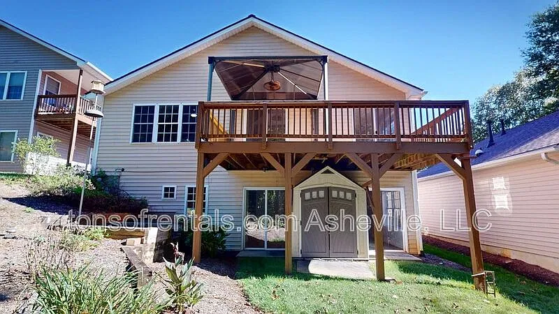 4 bed, 3.0 bath, $2,500 — Photo 2