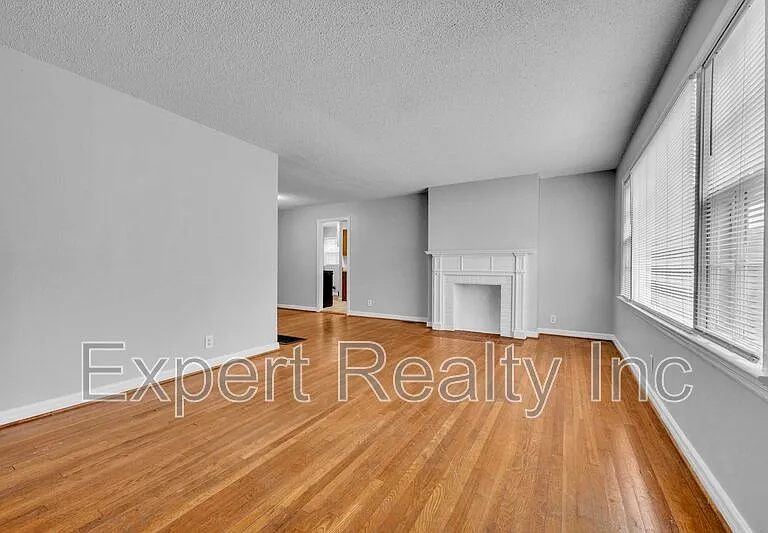 920 Parkway Dr — Photo 15