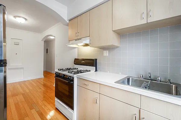 Rented by Bond New York | media 9