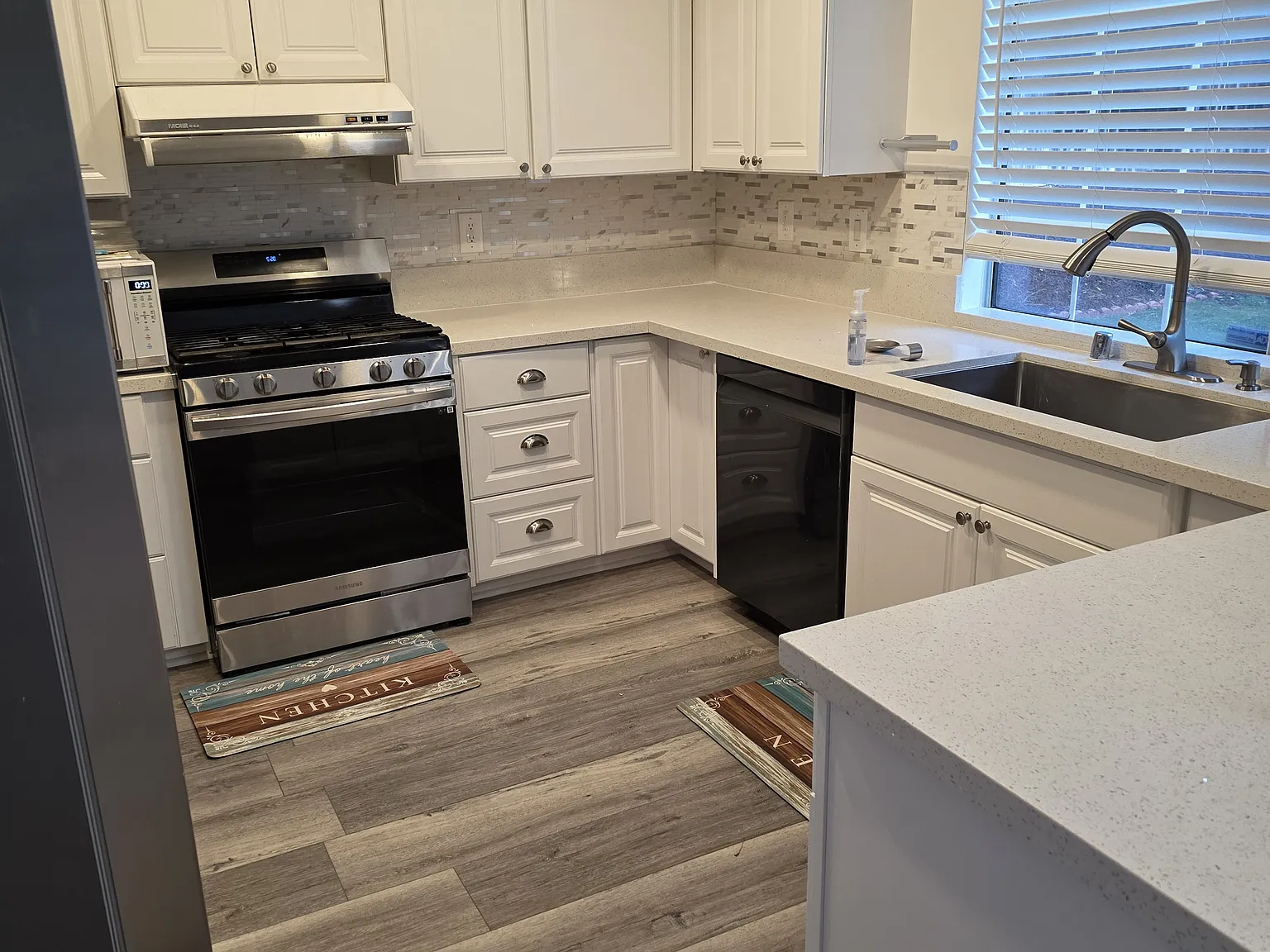 Parkside Dr, Riverside — Photo 1