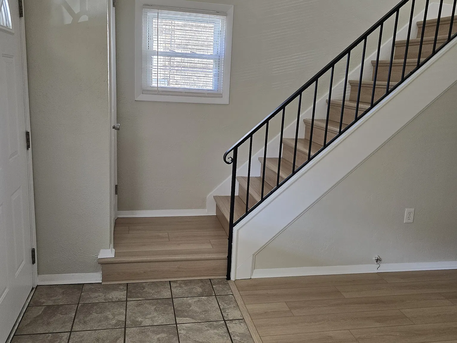 2 bed, 1.5 bath, 936 sqft, $1,400 — Photo 3