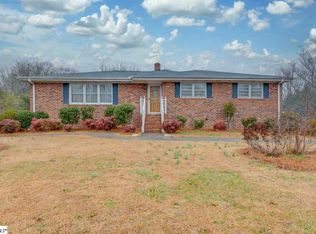 8 Circle Dr, Mauldin, SC 29662
