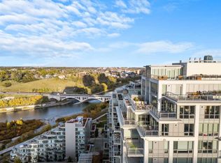 222 S Riverfront Ave SW #1526, Calgary, AB T2P 0W3