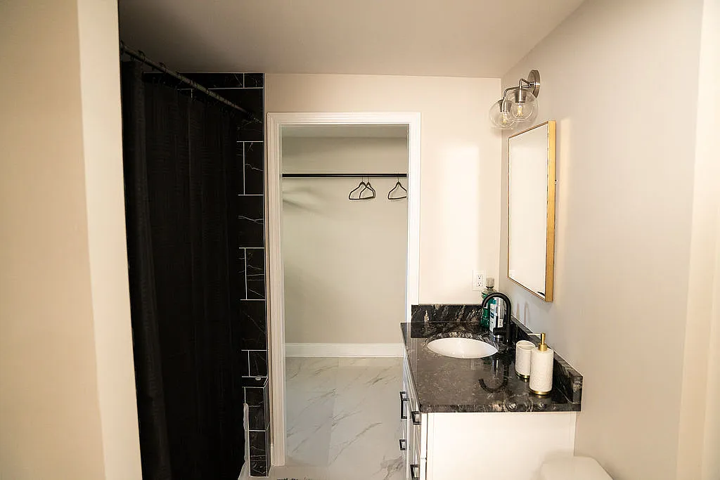 4 bed, 3000 sqft, $4,500 — Photo 2