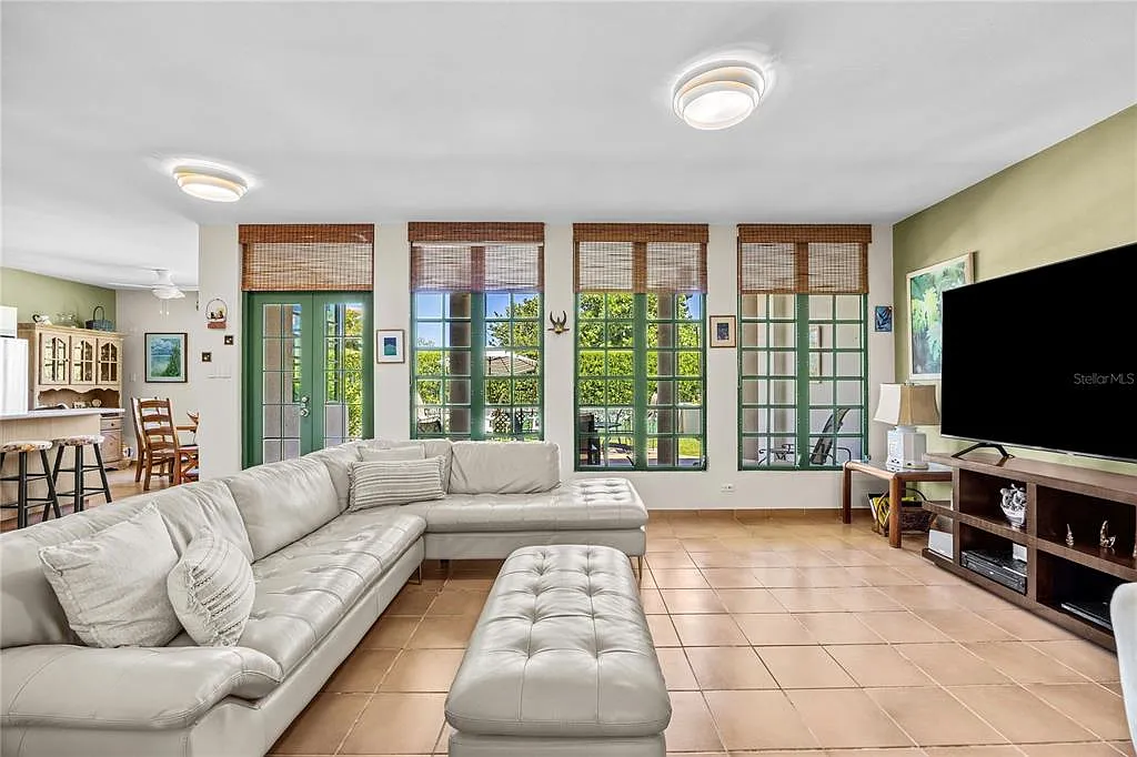 3 bed, 3.0 bath, 2360 sqft, $6,000 — Photo 4