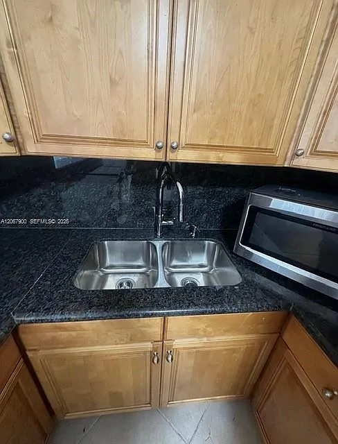 2 bed, 2.0 bath, 975 sqft, $2,700 — Photo 4
