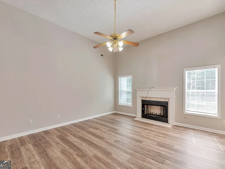 38 Rockport Dr — Photo 3