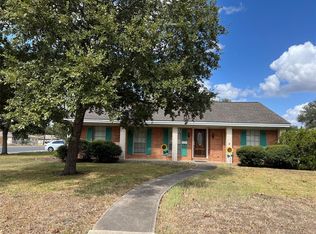 310 W North St, Weimar, TX 78962