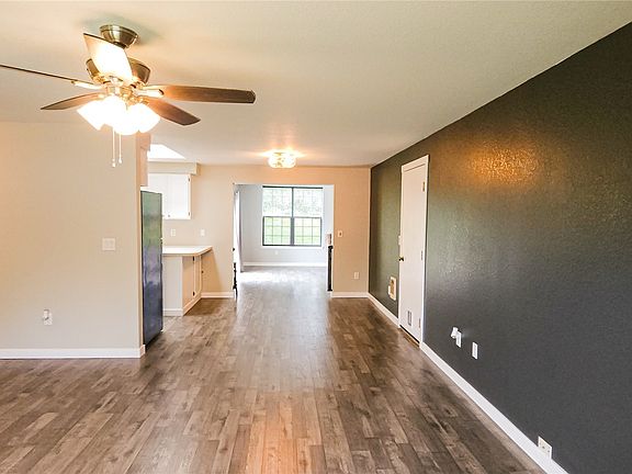 3rd image of 1404 Wingwood Place
