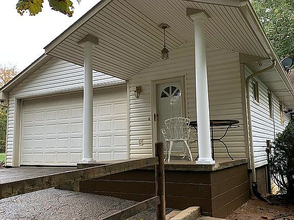 Attached 2 car garage