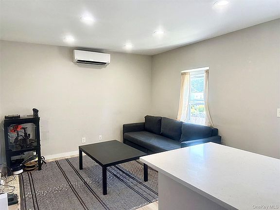 3rd image of 374 Verplanck Ave APT 6