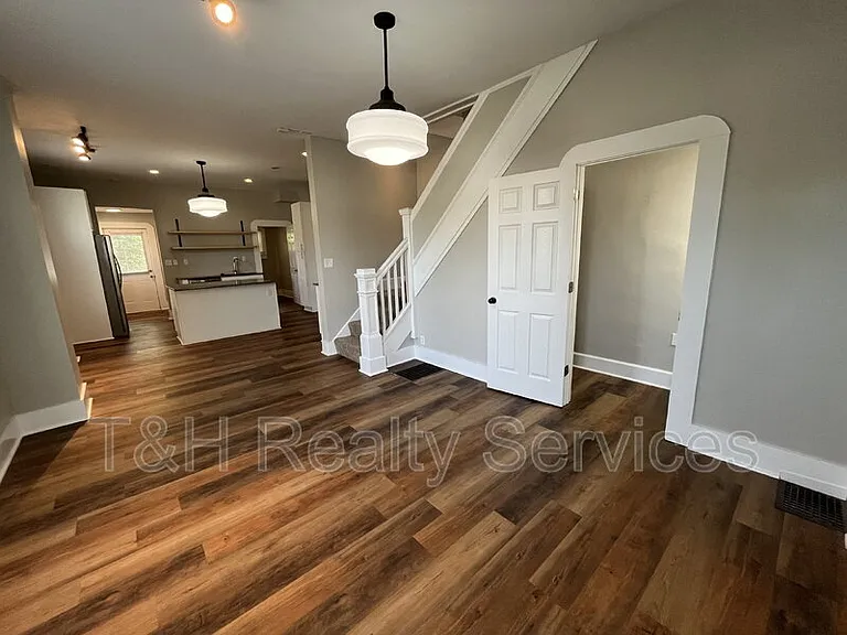 1123 Churchman Ave — Photo 4