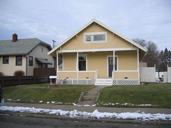 Corner Lot - Fenced Backyard