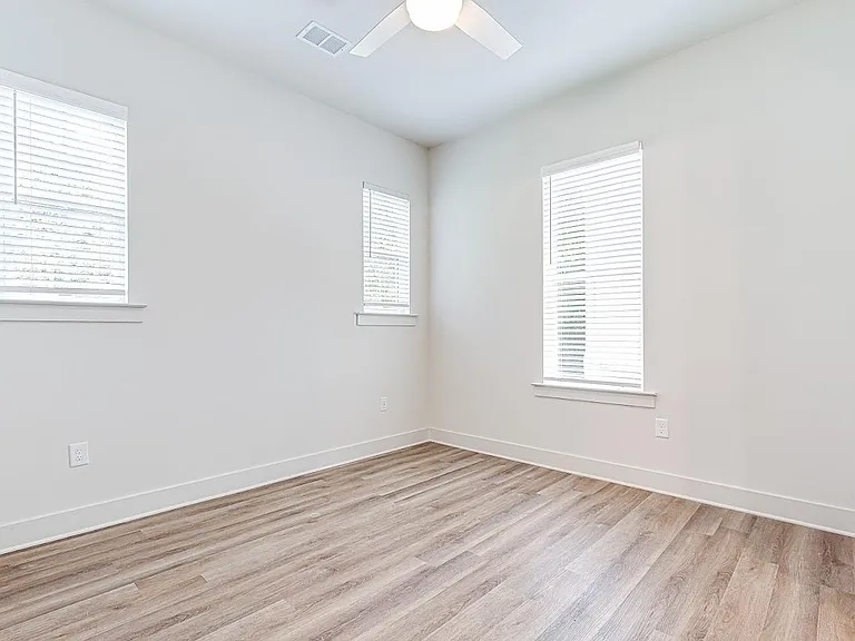 One Athens - 610 Barnett Shoals Rd — Photo 6