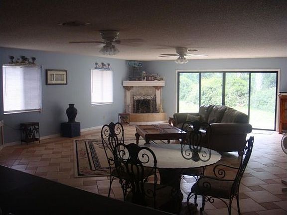 2nd image of 811 Phillip Dr