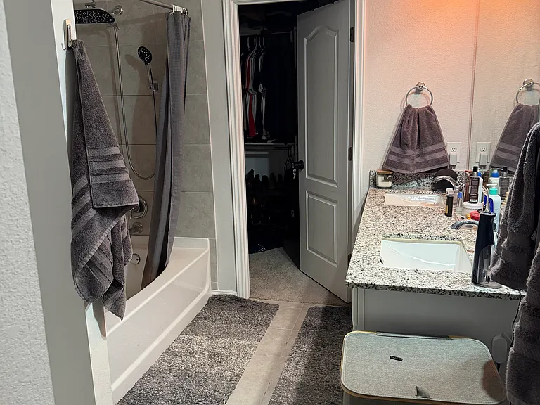 748 Oxford Ln #748 — Photo 15