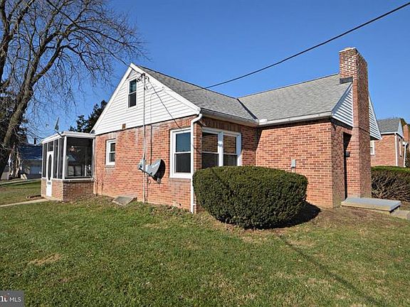 2nd image of 190 Devers St