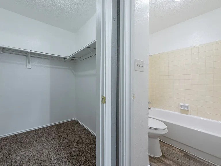 4605 & 4607 Menzer Rd — Photo 28